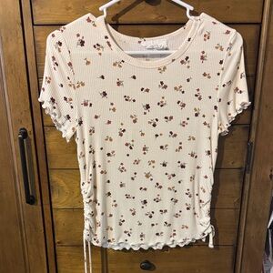 NWOT Floral Cream Short Sleeve Top